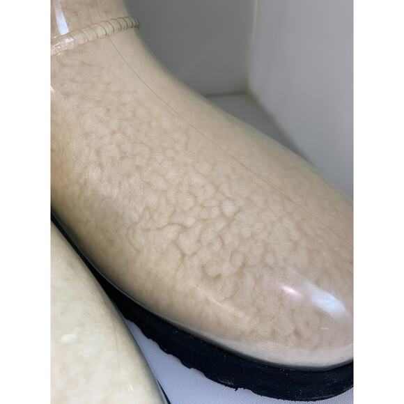 UGG Waterproof Ankle Boots – Mini II, Size 10, Cozy Sherpa Interior - Picture 8 of 8